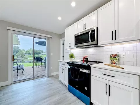 Kitchen - 508 Shore Dr, Largo, FL 33771 photo 4 of 4
