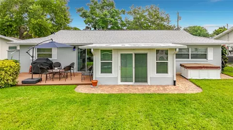 Exterior - 508 Shore Dr, Largo, FL 33771 photo 4 of 7