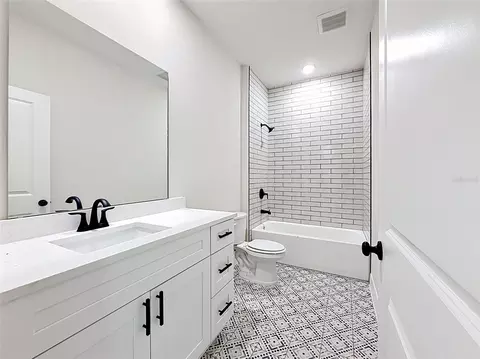 Bath - 31825 Nutmeg Ave, Eustis, FL 32736 photo 2 of 8