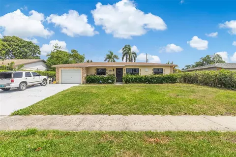 539 Sabal Palm Dr, Lake Park, FL 33403