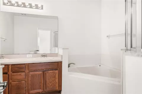Bath - 456 Scarlatti Ct, Ocoee, FL 34761 photo 2 of 4