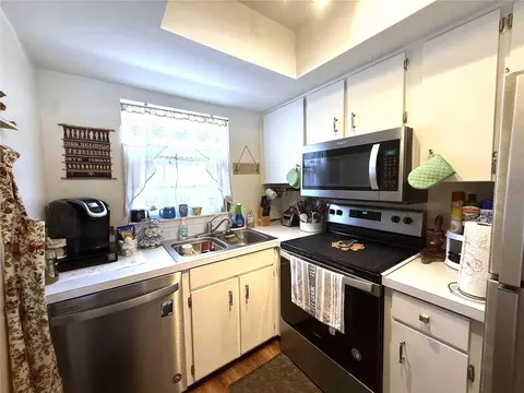 Kitchen - 410 E Orlando Ave #19A, Ocoee, FL 34761 photo 2 of 3