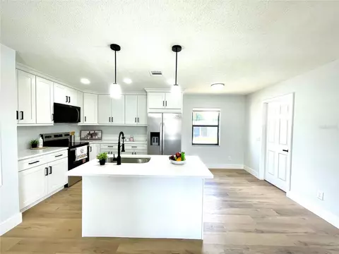 Kitchen - 2952 Morris Dr, Bartow, FL 33830 photo 1 of 3