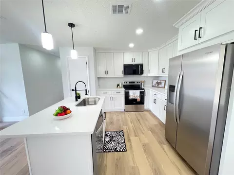 Kitchen - 2952 Morris Dr, Bartow, FL 33830 photo 2 of 3