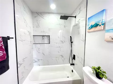 Bath - 2952 Morris Dr, Bartow, FL 33830 photo 6 of 7