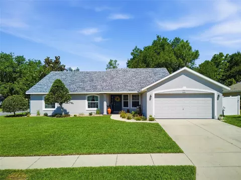 5010 Treasure Cay Rd, Tavares, FL 32778