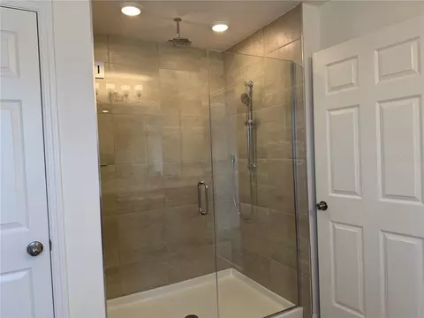 Bath - 756 Farfields St, Deland, FL 32724 photo 2 of 3