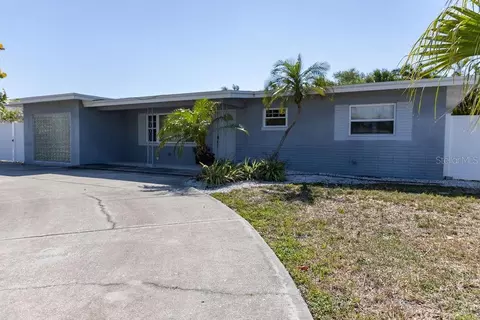 10126 E 4th St E, Treasure Island, FL 33706