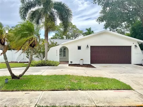6073 Tanglewood Dr NE, Saint Petersburg, FL 33703