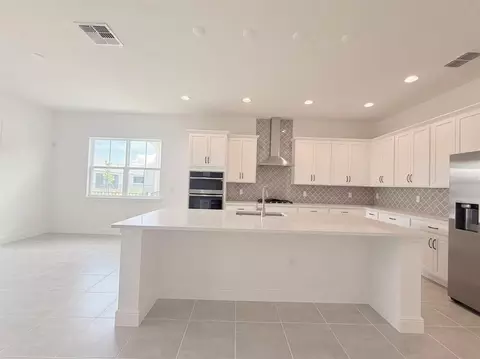 Kitchen - 5019 Dancy Ln, Saint Cloud, FL 34772 photo 7 of 8