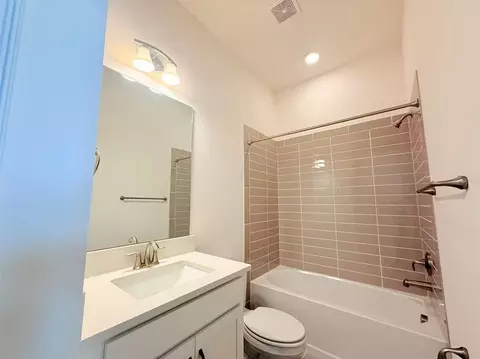 Bath - 5019 Dancy Ln, Saint Cloud, FL 34772 photo 4 of 6