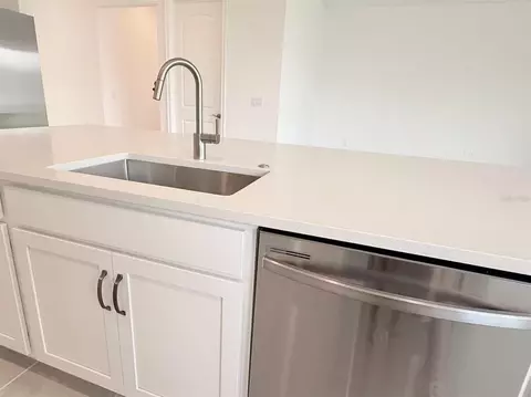 Kitchen - 5019 Dancy Ln, Saint Cloud, FL 34772 photo 6 of 8