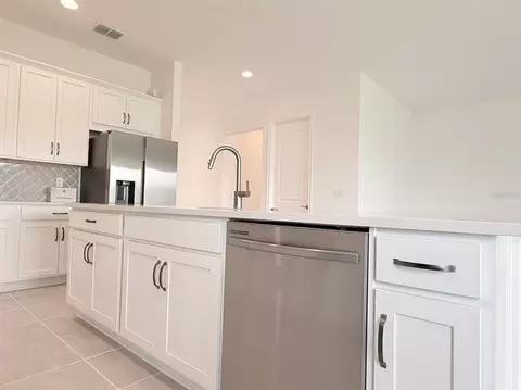 Kitchen - 5019 Dancy Ln, Saint Cloud, FL 34772 photo 5 of 8