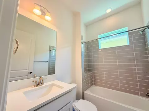 Bath - 5019 Dancy Ln, Saint Cloud, FL 34772 photo 6 of 6