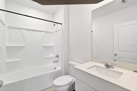 Bath - 3809 Ambersweet Xing, Parrish, FL 34219 photo 1 of 3
