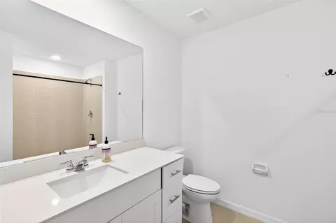 Bath - 3809 Ambersweet Xing, Parrish, FL 34219 photo 2 of 3
