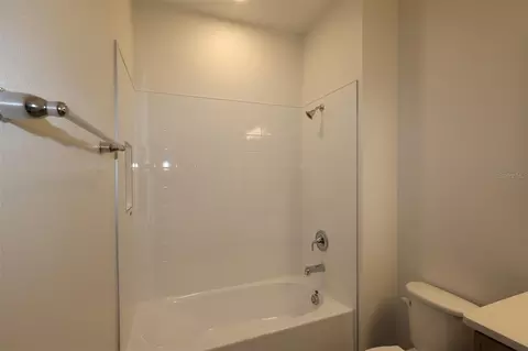 Bath - 1296 Hyde St, Saint Cloud, FL 34771 photo 3 of 3
