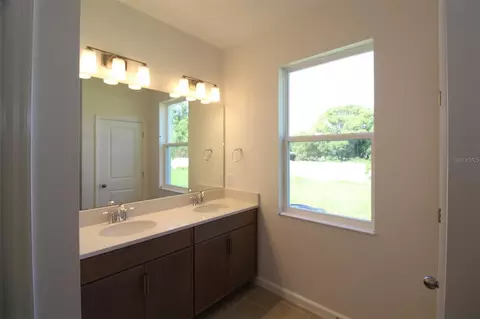 Bath - 1296 Hyde St, Saint Cloud, FL 34771 photo 2 of 4