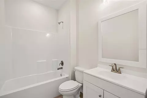 Bath - 247 Debary Dr, Debary, FL 32713 photo 5 of 5