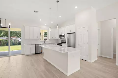 Kitchen - 247 Debary Dr, Debary, FL 32713 photo 2 of 3