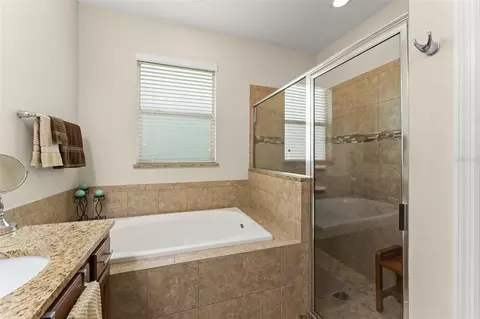Bath - 4034 Creswick Cir, Orlando, FL 32829 photo 2 of 3