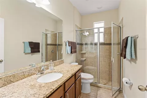 Bath - 4034 Creswick Cir, Orlando, FL 32829 photo 3 of 3
