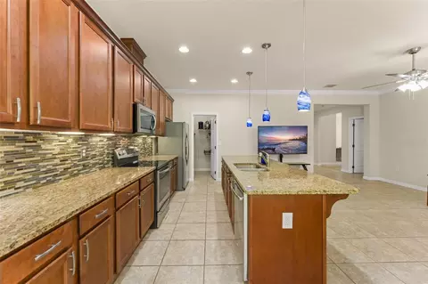 Kitchen - 4034 Creswick Cir, Orlando, FL 32829 photo 7 of 8