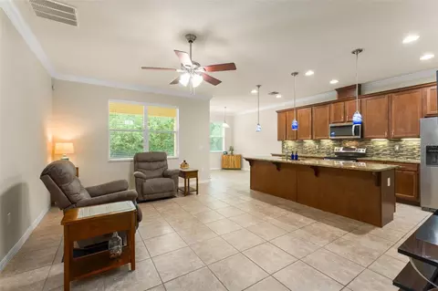 Living - 4034 Creswick Cir, Orlando, FL 32829 photo 2 of 5