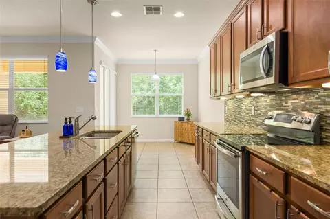 Kitchen - 4034 Creswick Cir, Orlando, FL 32829 photo 4 of 8