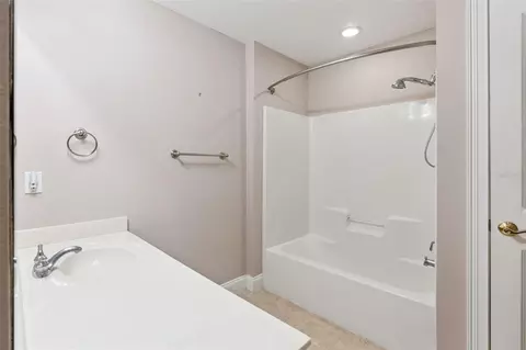 Bath - 5210 Hammock Cir, Saint Cloud, FL 34771 photo 8 of 8