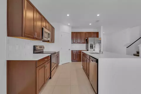 Kitchen - 4108 Deermoss Dr, Clermont, FL 34714 photo 2 of 5