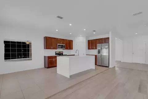 Kitchen - 4108 Deermoss Dr, Clermont, FL 34714 photo 1 of 5