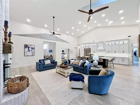 Living - 34449 Parkview Ave, Eustis, FL 32736 photo 2 of 6