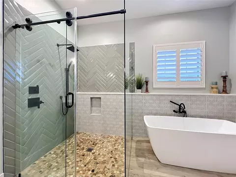 Bath - 34449 Parkview Ave, Eustis, FL 32736 photo 6 of 11