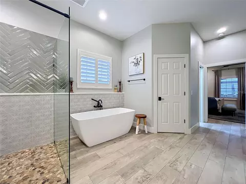 Bath - 34449 Parkview Ave, Eustis, FL 32736 photo 5 of 11