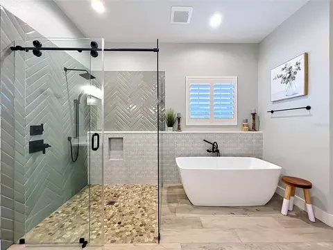 Bath - 34449 Parkview Ave, Eustis, FL 32736 photo 4 of 11