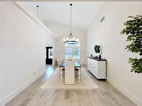 Dining - 34449 Parkview Ave, Eustis, FL 32736 photo 4 of 9