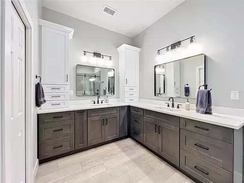Bath - 34449 Parkview Ave, Eustis, FL 32736 photo 2 of 11