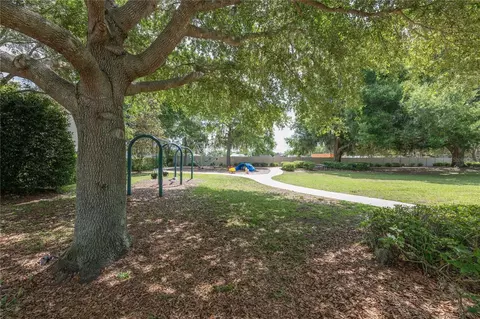 Exterior - 401 Split Oak Ct, Eustis, FL 32736 photo 5 of 12