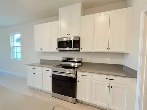 Kitchen - 4961 Rain Shadow Dr, Saint Cloud, FL 34772 photo 1 of 2