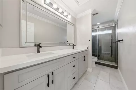 Bath - 11326 Ledgement Ln, Windermere, FL 34786 photo 9 of 10