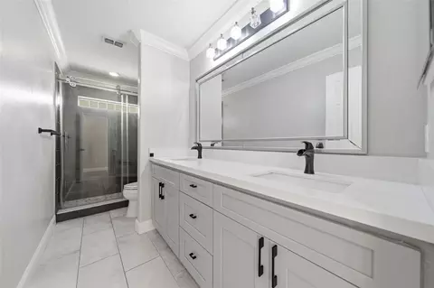 Bath - 11326 Ledgement Ln, Windermere, FL 34786 photo 6 of 10
