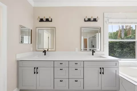 Bath - 11326 Ledgement Ln, Windermere, FL 34786 photo 1 of 10