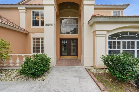 Exterior - 11326 Ledgement Ln, Windermere, FL 34786 photo 3 of 7
