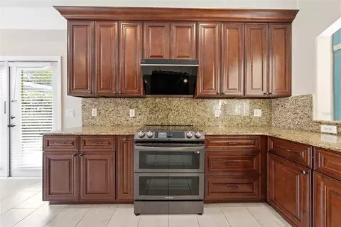 Kitchen - 11326 Ledgement Ln, Windermere, FL 34786 photo 2 of 4