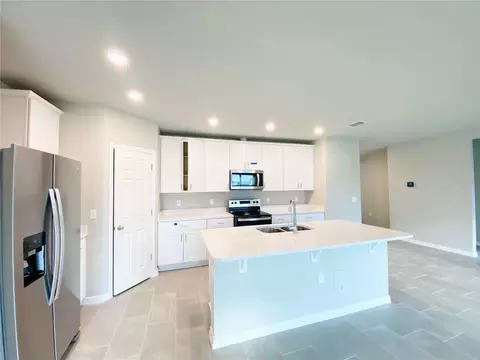 Kitchen - 572 Sun Warbler Way, Saint Cloud, FL 34771 photo 2 of 3