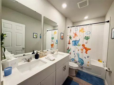 Bath - 572 Sun Warbler Way, Saint Cloud, FL 34771 photo 2 of 2