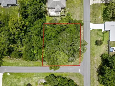 1074 W Maximilian Pl, Citrus Springs, FL 34434