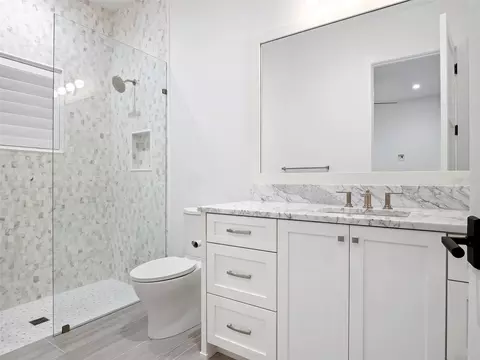 Bath - 5199 Latrobe Dr, Windermere, FL 34786 photo 4 of 8