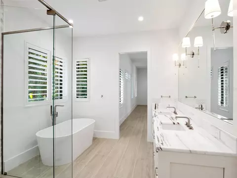 Bath - 5199 Latrobe Dr, Windermere, FL 34786 photo 1 of 8